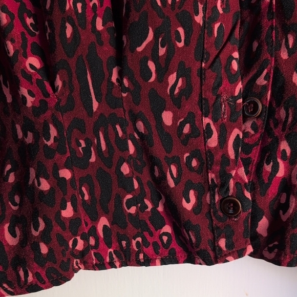 Elegant Women's Blouse in Pink and Black - Picture 2 of 4